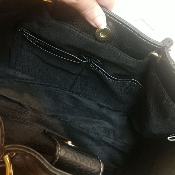 Sag Harbor Vintage Black Leather Purse. P1 - Picture 4 of 4